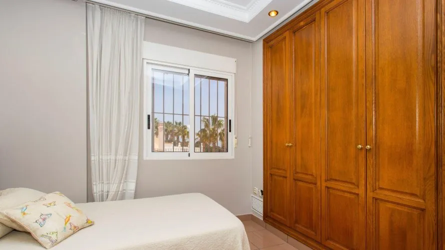 Villa de 180m² à Torrevieja, Espagne No. 1833 № 4