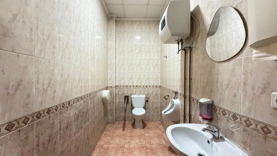 Commercial property de 98m² à Torrevieja, Espagne No. 1860 № 3