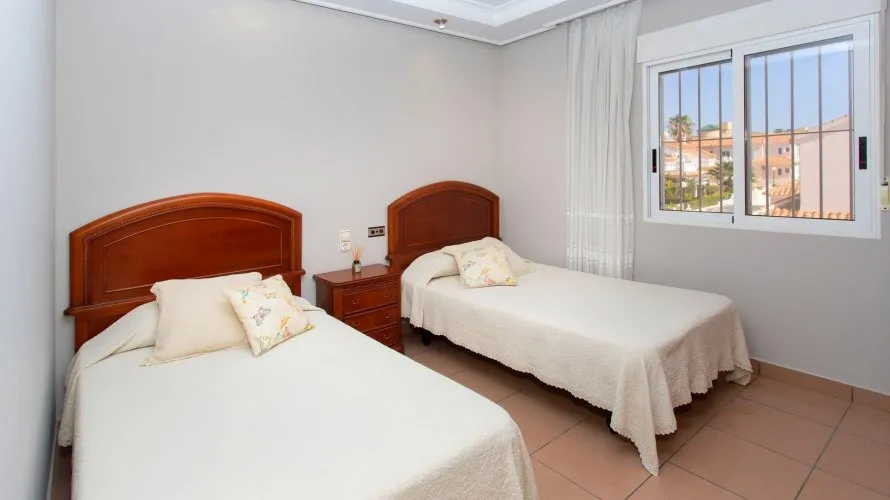Villa de 180m² à Torrevieja, Espagne No. 1833 № 6