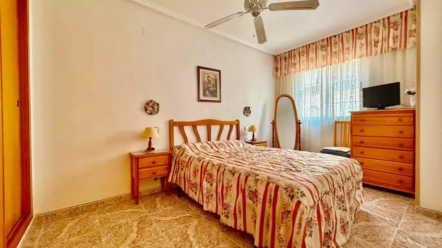 Apartment de 2 chambres à Torrevieja, Espagne No. 1754 № 2