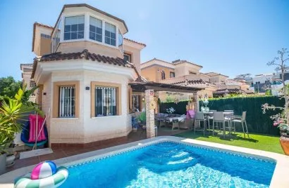 Villa de 3 chambres à Guardamar del Segura, Espagne No. 1894