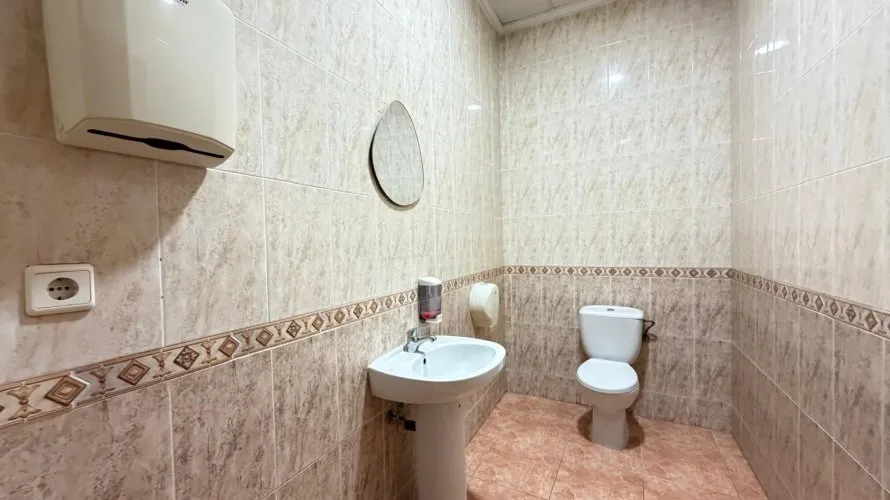 Commercial property de 98m² à Torrevieja, Espagne No. 1860 № 4