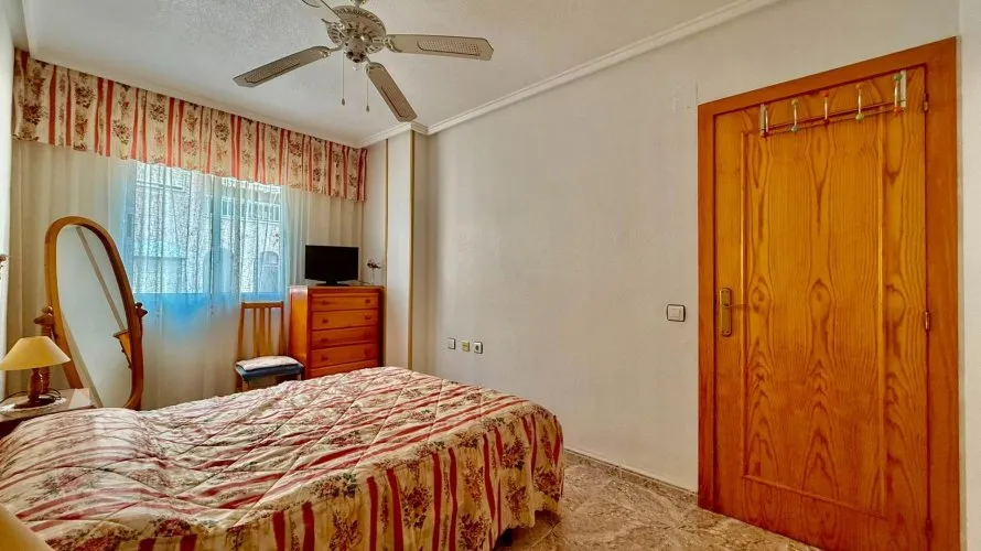 Apartment de 2 chambres à Torrevieja, Espagne No. 1754