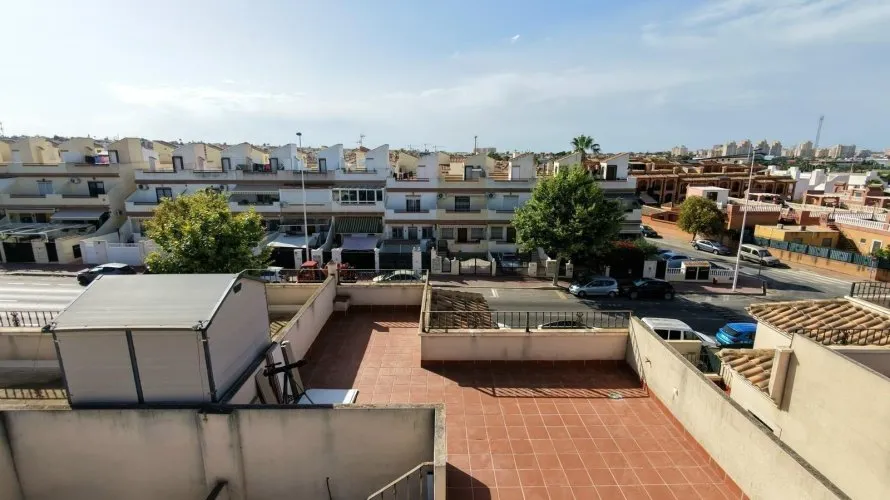 Villa de 114m² à Torrevieja, Espagne No. 1825 № 2