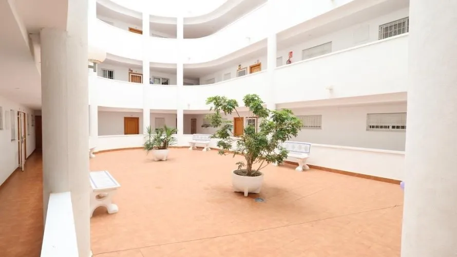 Apartment de 2 chambres à Torrevieja, Espagne No. 1837 № 1