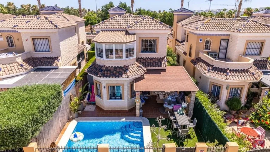 Villa de 3 chambres à Guardamar del Segura, Espagne No. 1894 № 3