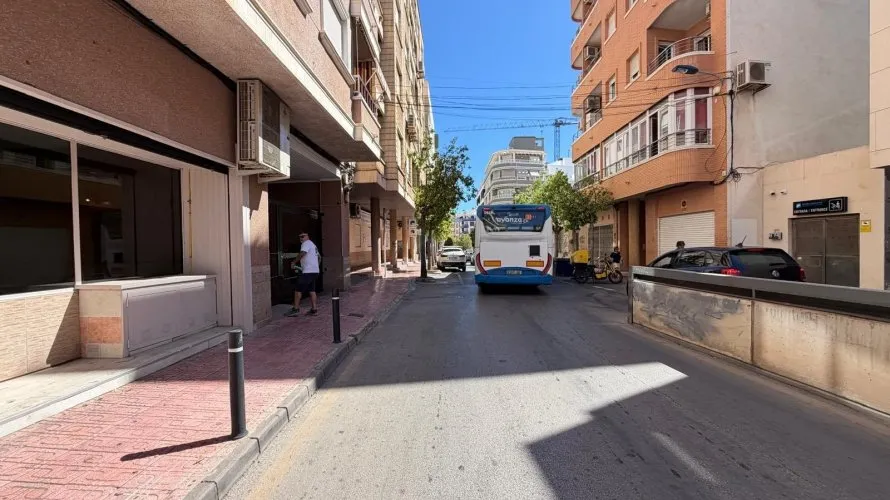 Commercial property de 98m² à Torrevieja, Espagne No. 1860 № 1
