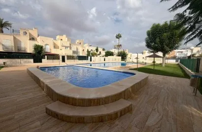 Bungalow de 1 chambre à Torrevieja, Espagne No. 1975