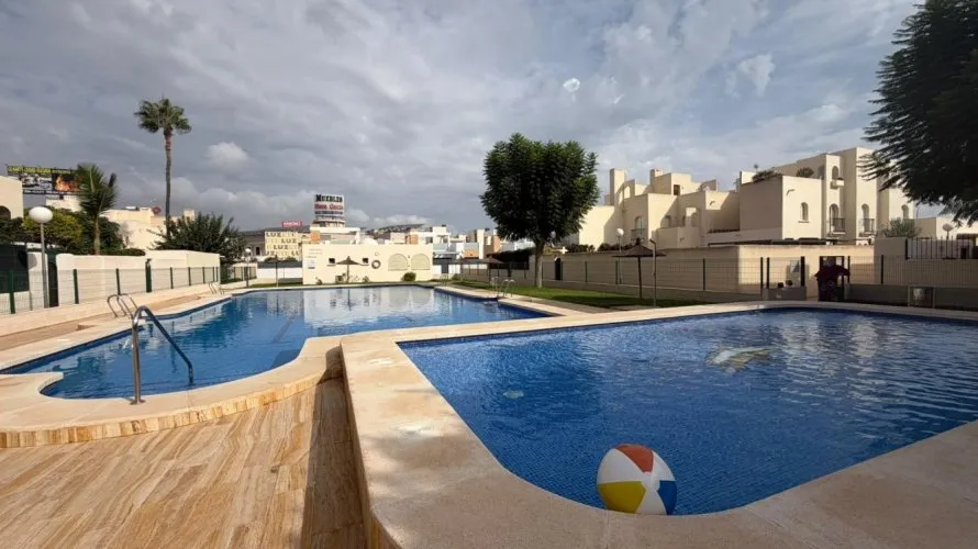 Bungalow de 1 chambre à Torrevieja, Espagne No. 1975 № 3