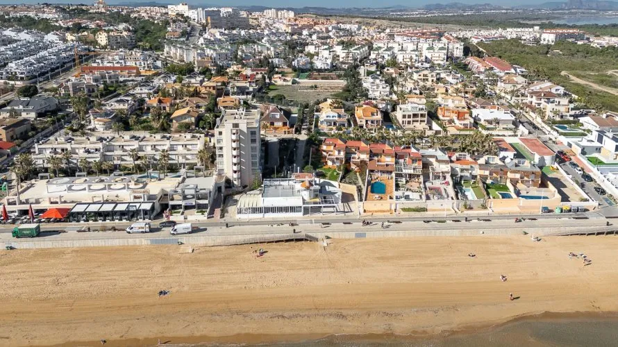 Villa de 370m² à Torrevieja, Espagne No. 1978 № 24