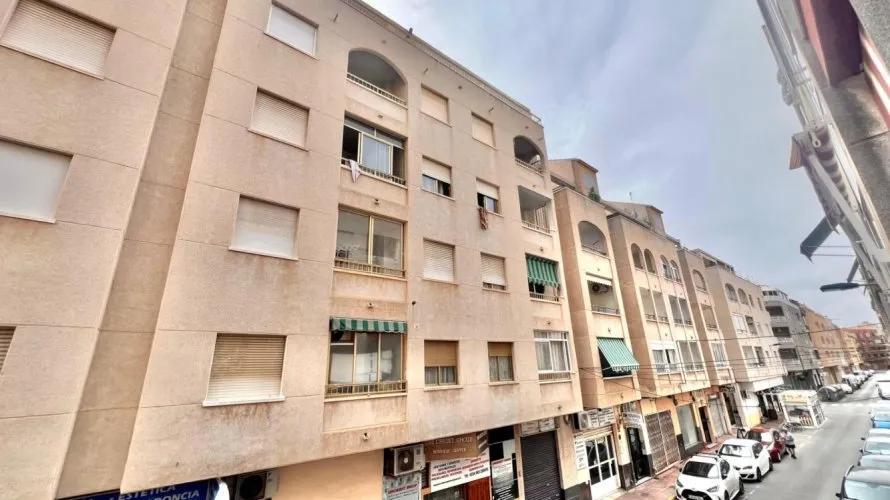 Apartment de 2 chambres à Torrevieja, Espagne No. 1965 № 10