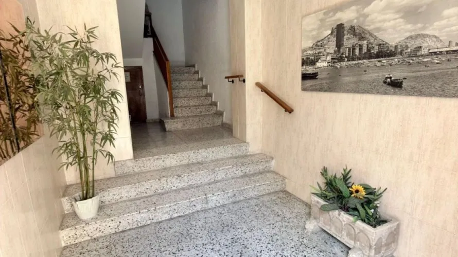3 bedrooms apartment for sale, Alicante, Spain No. 668 № 9