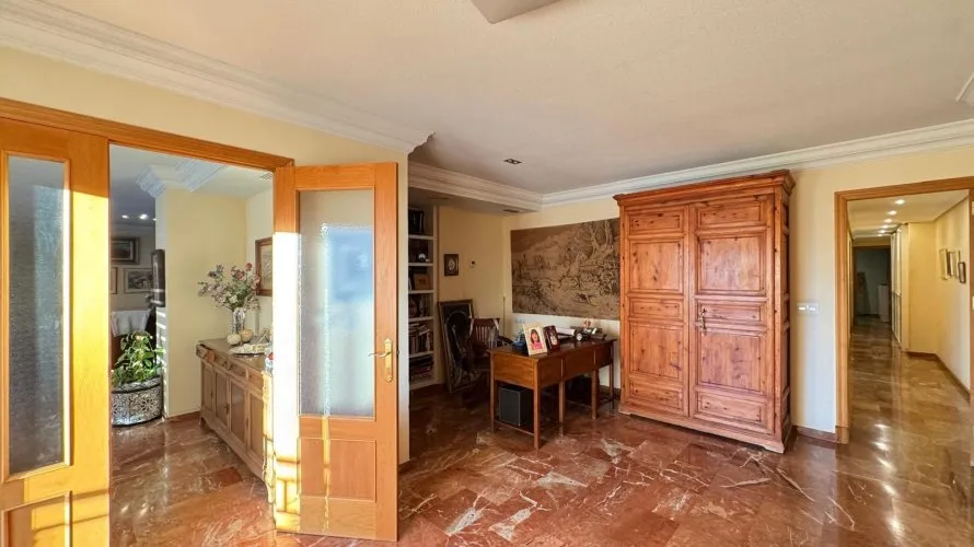 4 bedrooms apartment for sale, Torrevieja, Spain No. 184 № 18