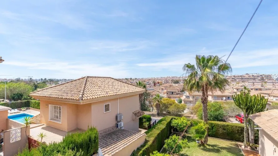 3 bedrooms villa for sale, Torrevieja, Spain No. 180 № 9