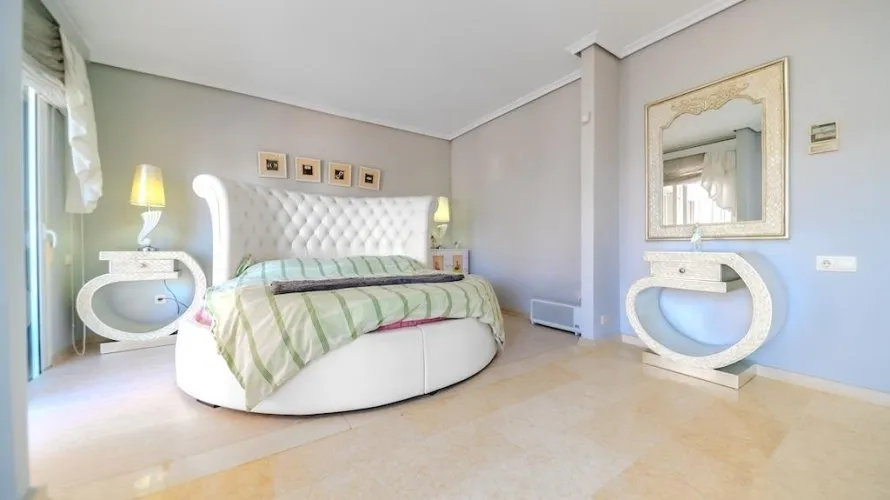 5 bedrooms villa for sale, Torrevieja, Spain No. 519 № 13