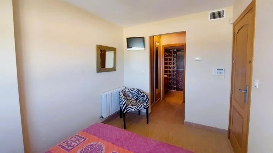 4 bedrooms apartment for sale, Torrevieja, Spain No. 399 № 16