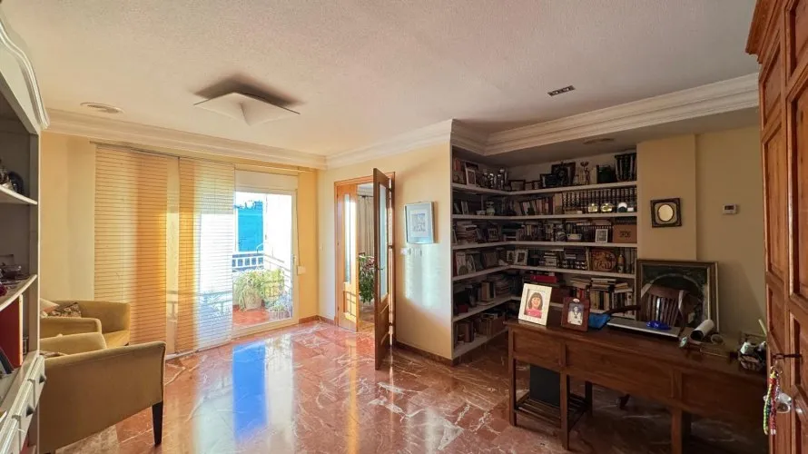 4 bedrooms apartment for sale, Torrevieja, Spain No. 184 № 17