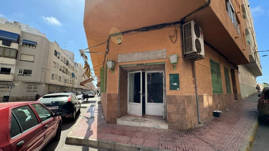 118m² commercial property for sale, Torrevieja, Spain No. 96