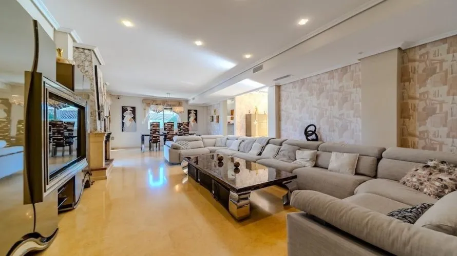 5 bedrooms villa for sale, Torrevieja, Spain No. 519 № 2