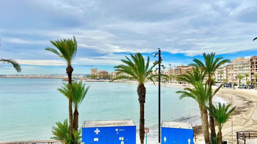 3 bedrooms apartment for sale, Torrevieja, Spain No. 670 № 15
