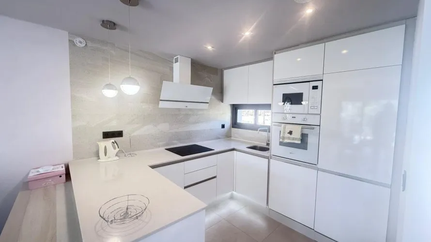 160m² bungalow for sale, Guardamar del Segura, Spain No. 572 № 1