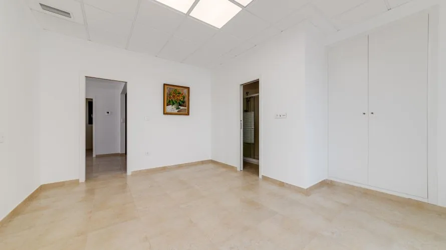4 bedrooms villa for sale, Torrevieja, Spain No. 347 № 10