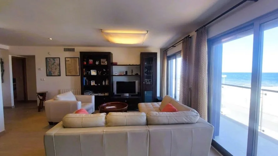 4 bedrooms apartment for sale, Torrevieja, Spain No. 399 № 7