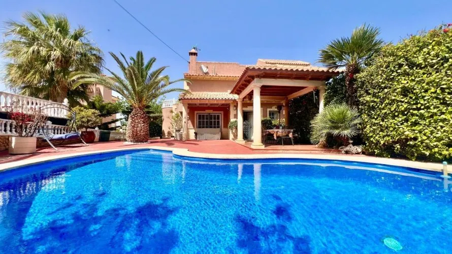 3 bedrooms villa for sale, Torrevieja, Spain No. 98 № 1