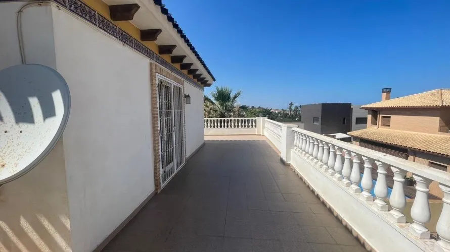 5 bedrooms house for sale, Torrevieja, Spain No. 569 № 1