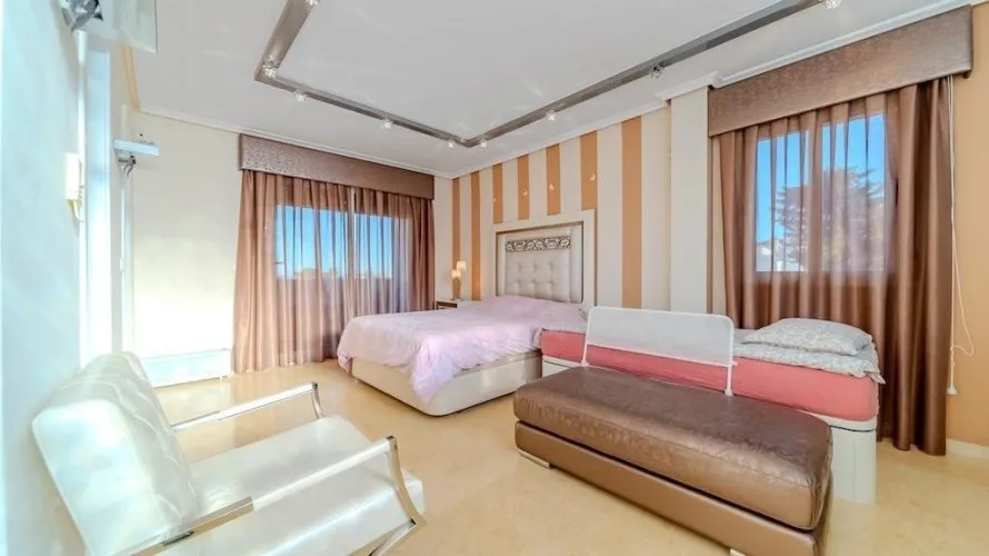 5 bedrooms villa for sale, Torrevieja, Spain No. 519 № 24