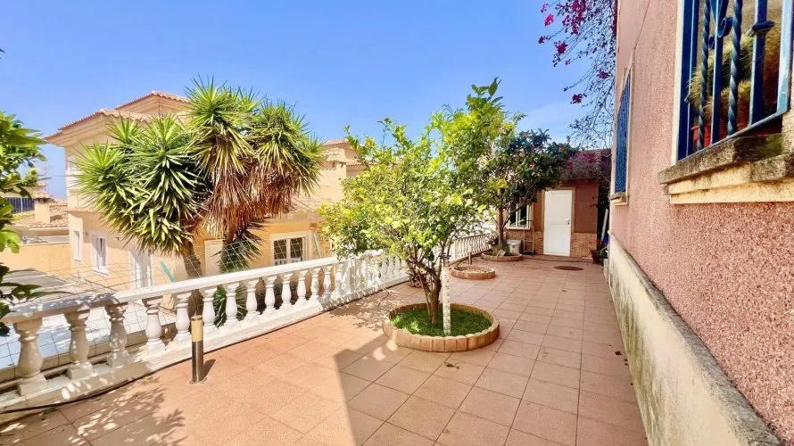 3 bedrooms villa for sale, Torrevieja, Spain No. 98 № 19