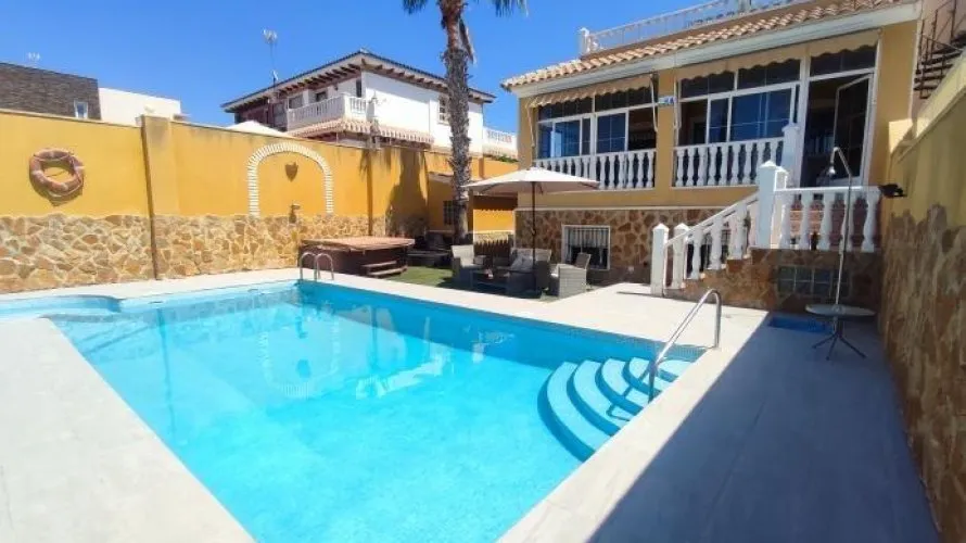 283m² apartment for sale, Torrevieja, Spain No. 440 № 18