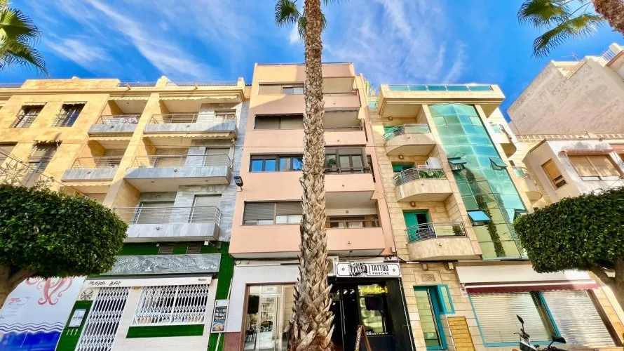 3 bedrooms apartment for sale, Torrevieja, Spain No. 126 № 2