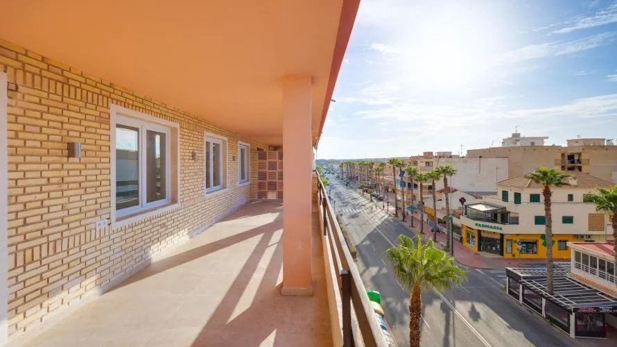 3 bedrooms apartment for sale, Torrevieja, Spain No. 616 № 8