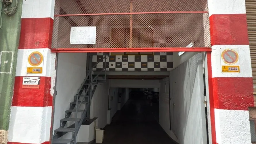 496m² garage for sale, Alicante, Spain No. 624 № 1