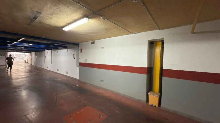 496m² garage for sale, Alicante, Spain No. 624 № 2