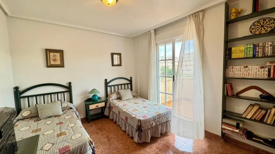 3 bedrooms apartment for sale, Torrevieja, Spain No. 702 № 13