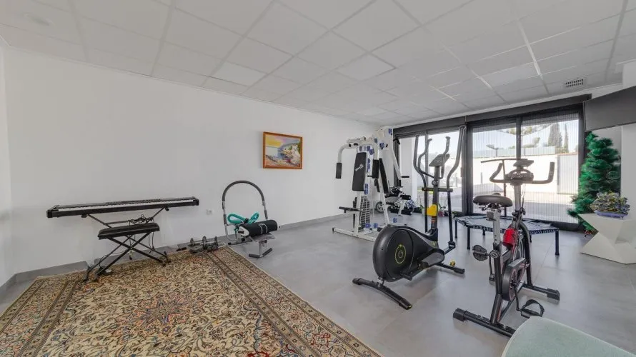 461m² villa for sale, Torrevieja, Spain No. 656 № 2
