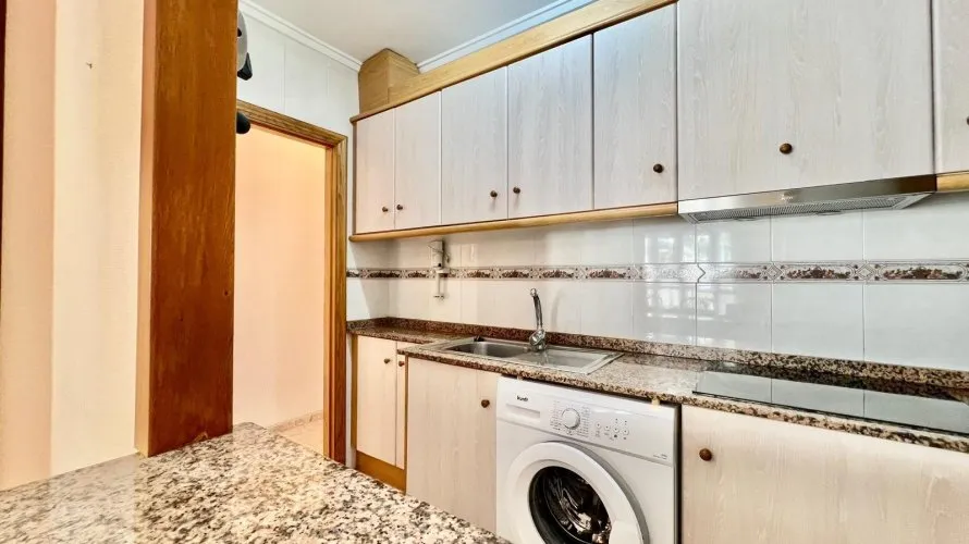 2 bedrooms apartment for sale, Torrevieja, Spain No. 1521 № 4