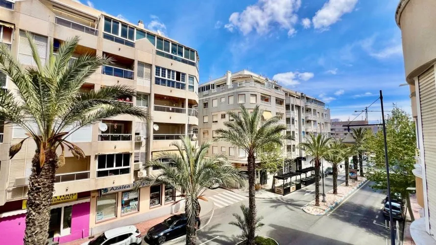 2 bedrooms apartment for sale, Torrevieja, Spain No. 1521 № 11