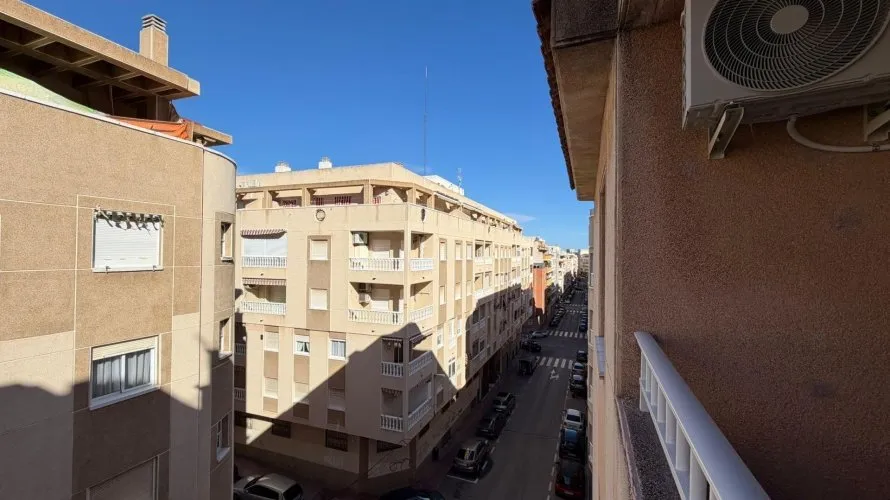 2 bedrooms apartment for sale, Torrevieja, Spain No. 1532 № 2