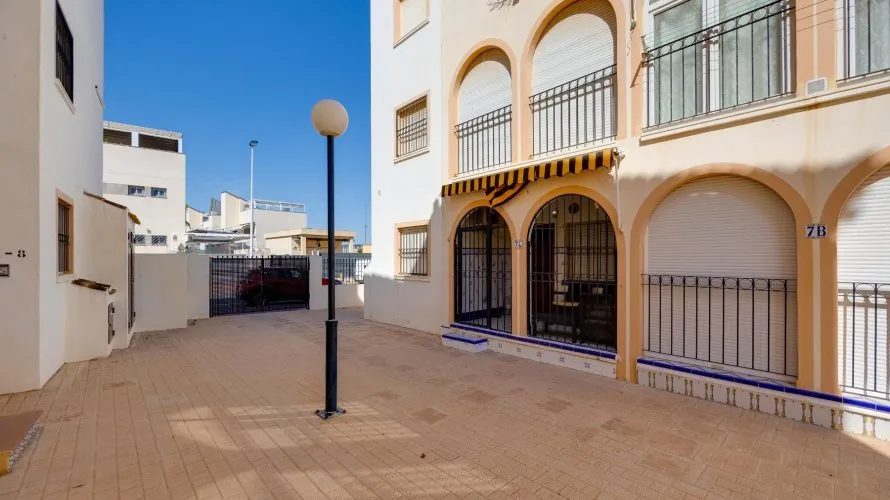 60m² bungalow for sale, Torrevieja, Spain No. 1565 № 3