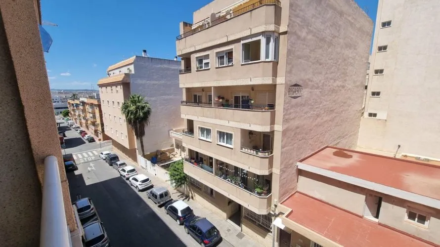 2 bedrooms apartment for sale, Torrevieja, Spain No. 1546 № 1