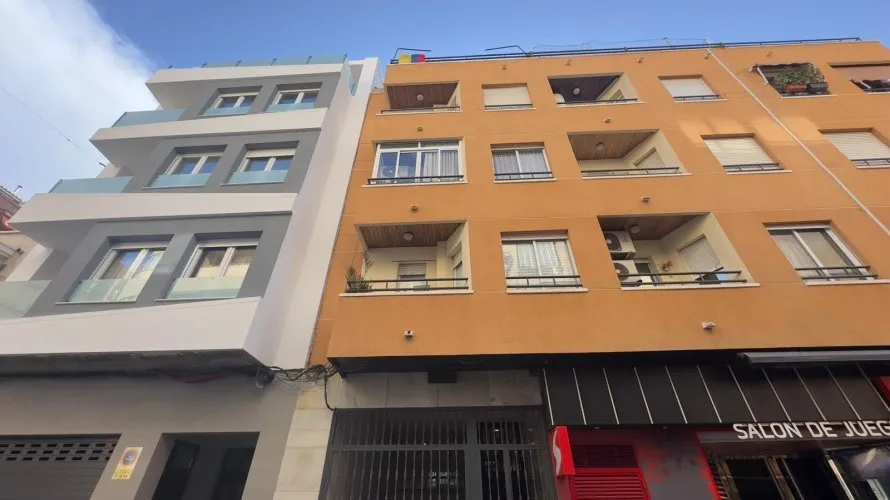 2 bedrooms apartment for sale, Torrevieja, Spain No. 1470 № 1