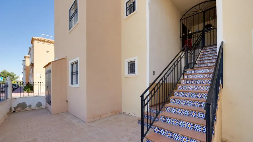 60m² bungalow for sale, Torrevieja, Spain No. 1565 № 4