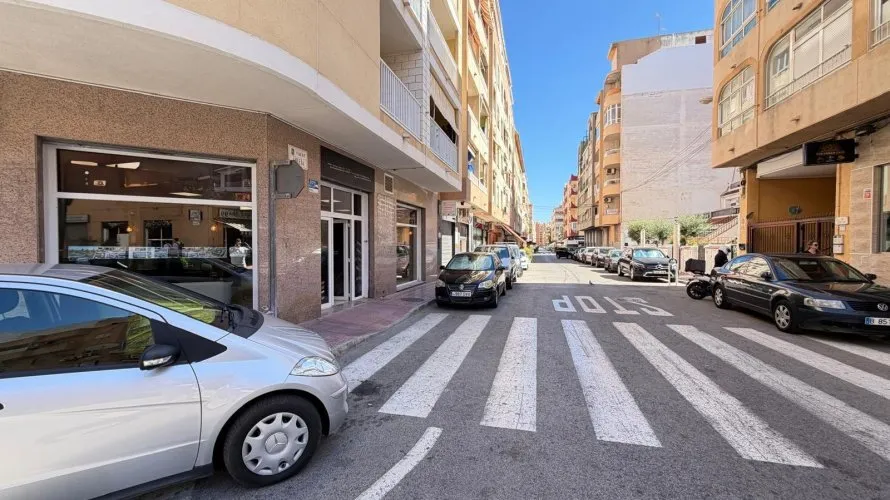 121m² commercial property for sale, Torrevieja, Spain No. 1573 № 1