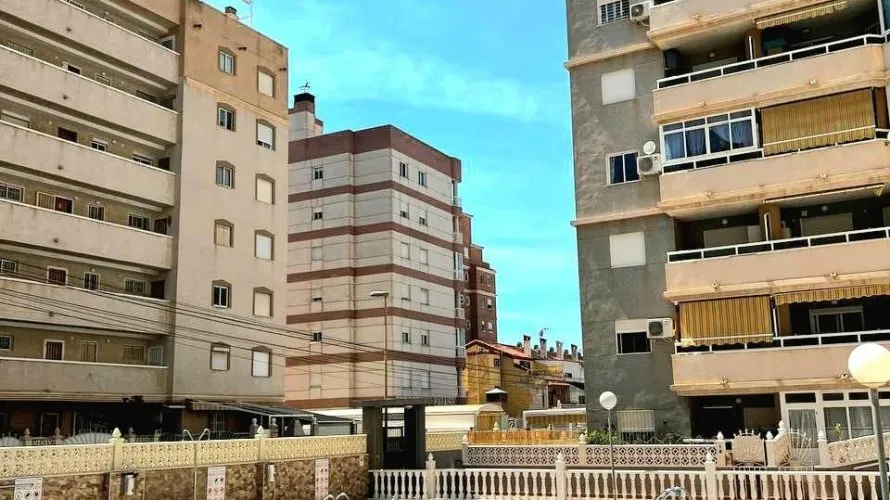 2 bedrooms apartment for sale, Torrevieja, Spain No. 1498 № 12
