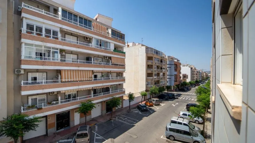 2 bedrooms apartment for sale, Torrevieja, Spain No. 1413 № 1