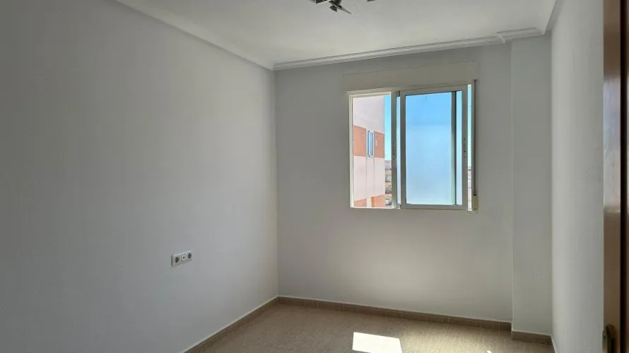 2 bedrooms apartment for sale, Torrevieja, Spain No. 1535 № 1