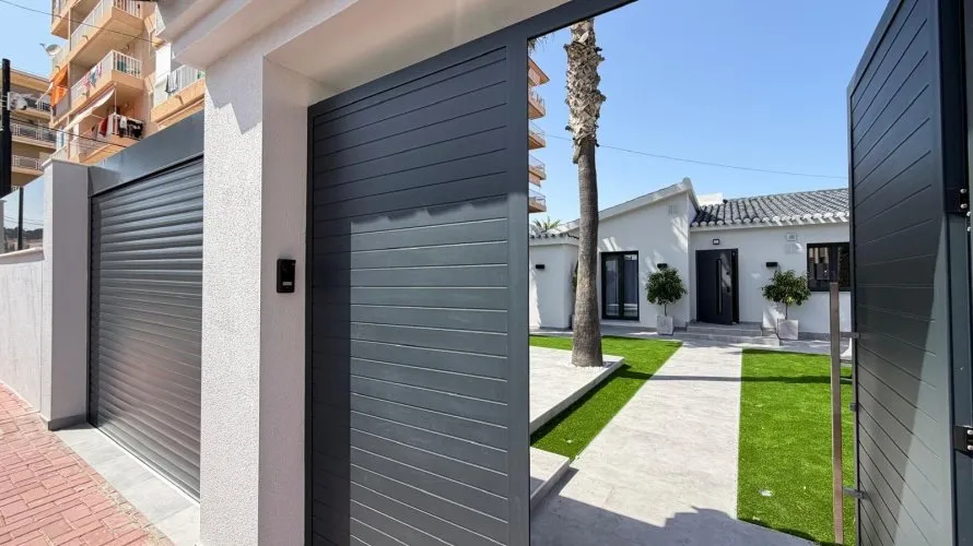 4 bedrooms villa for sale, Torrevieja, Spain No. 1713 № 4
